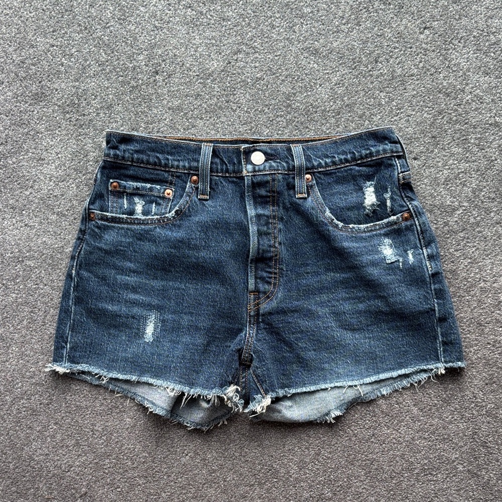 Women’s size 28 Levi’s Premium shorts